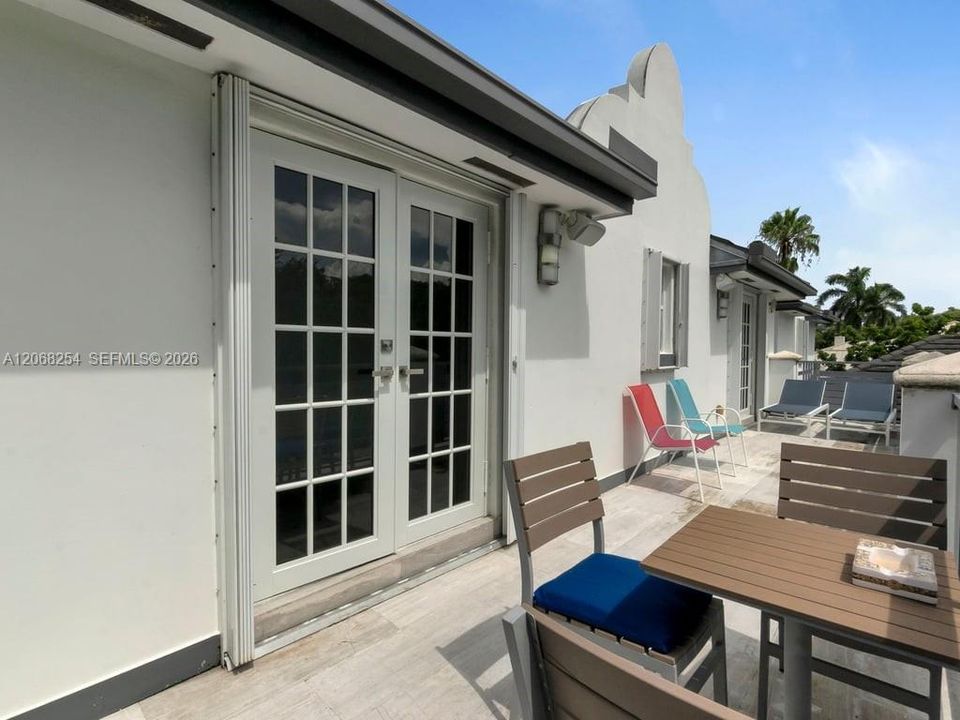 For Sale: $3,900,000 (7 beds, 7 baths, 5551 Square Feet)