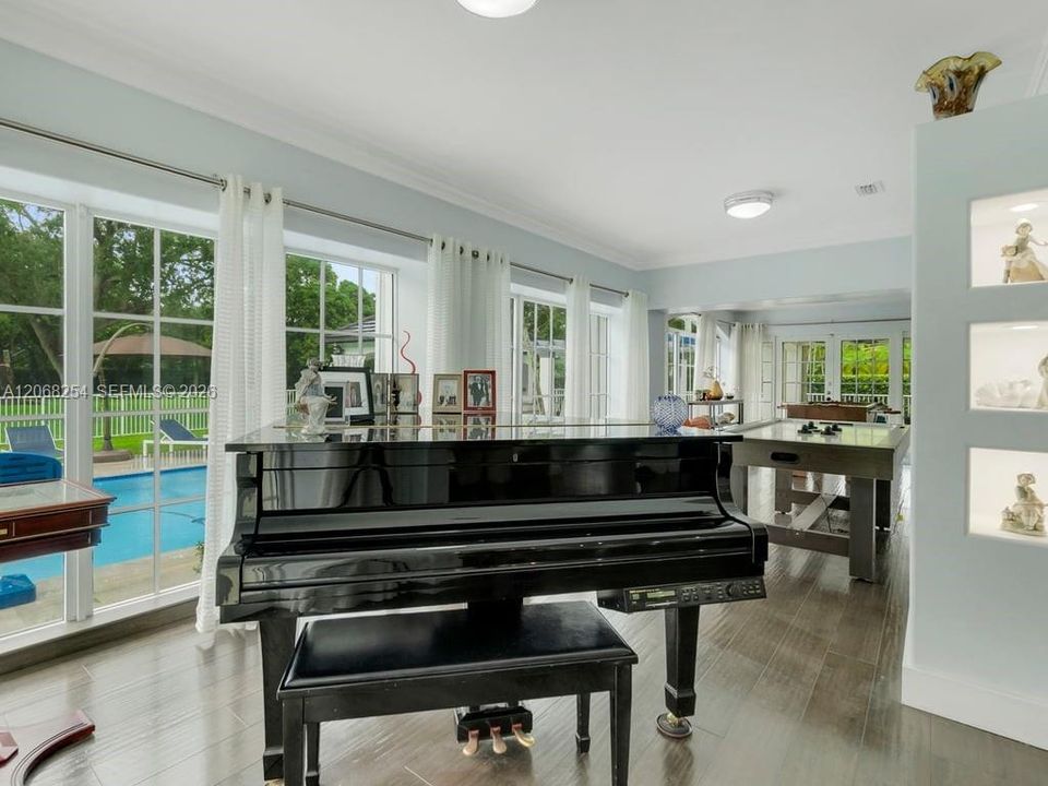 For Sale: $3,900,000 (7 beds, 7 baths, 5551 Square Feet)