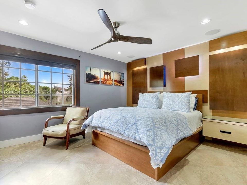 For Sale: $3,900,000 (7 beds, 7 baths, 5551 Square Feet)