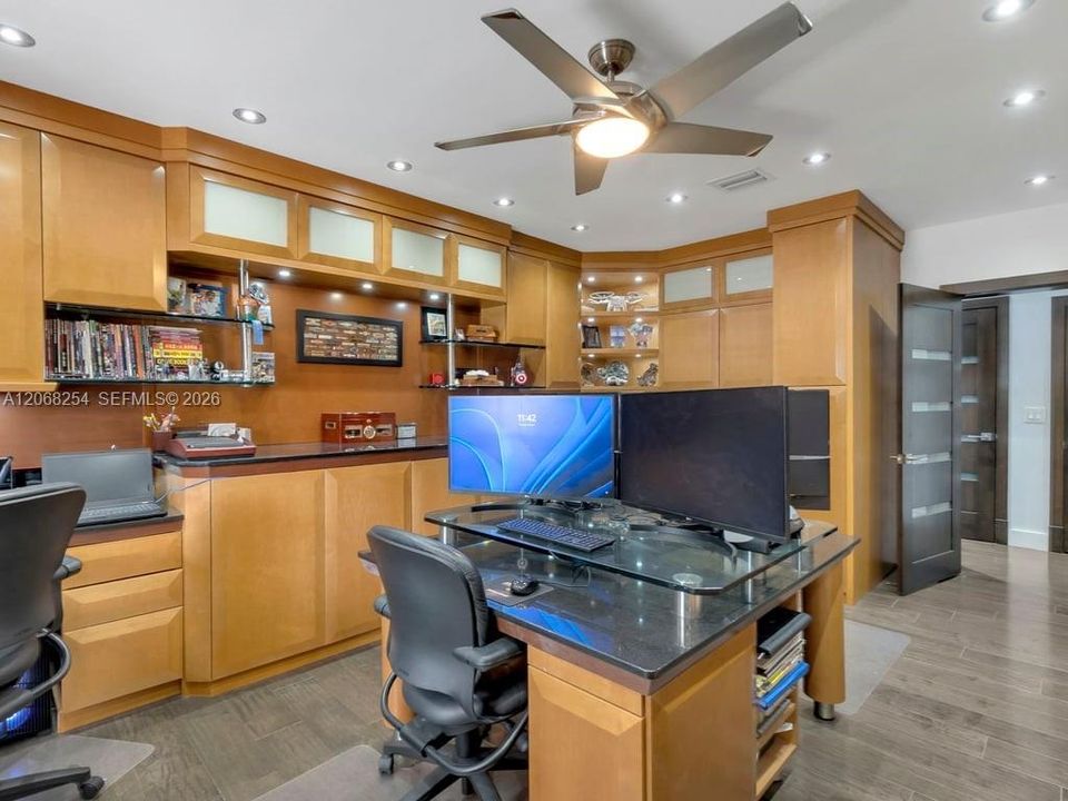 For Sale: $3,900,000 (7 beds, 7 baths, 5551 Square Feet)