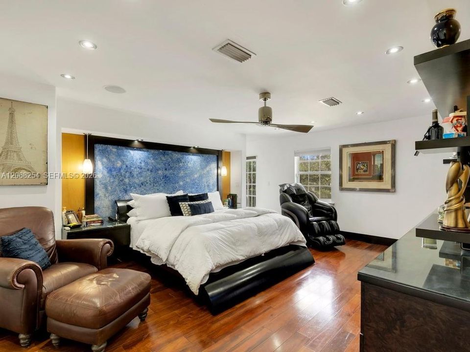 For Sale: $3,900,000 (7 beds, 7 baths, 5551 Square Feet)
