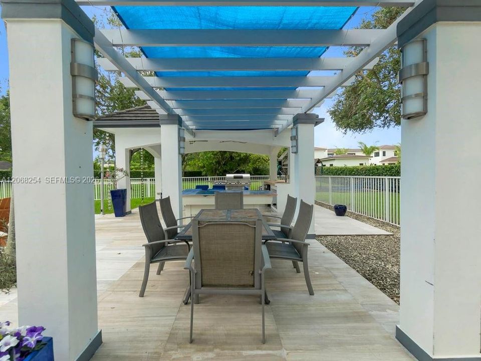 For Sale: $3,900,000 (7 beds, 7 baths, 5551 Square Feet)