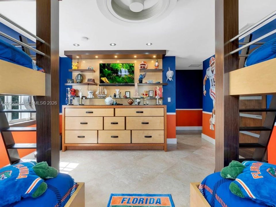 For Sale: $3,900,000 (7 beds, 7 baths, 5551 Square Feet)