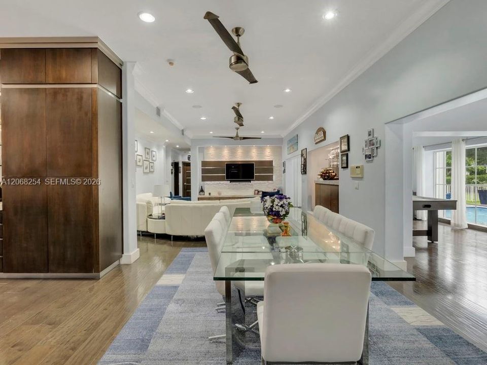 For Sale: $3,900,000 (7 beds, 7 baths, 5551 Square Feet)