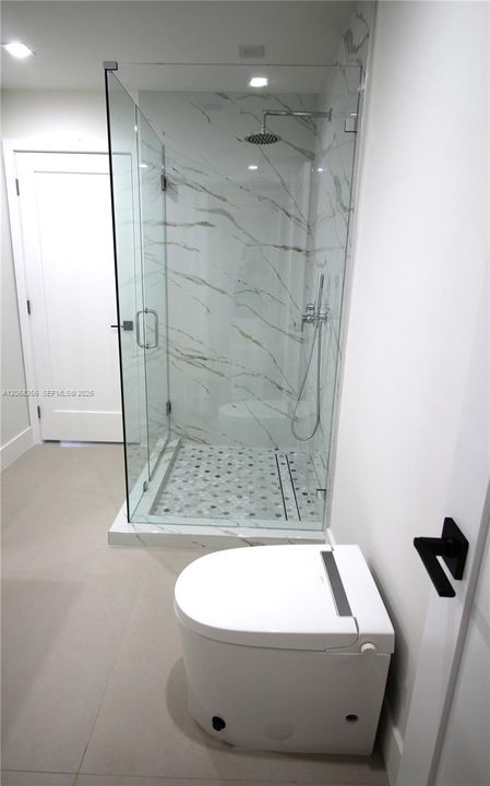 Hall Bathroom - 4