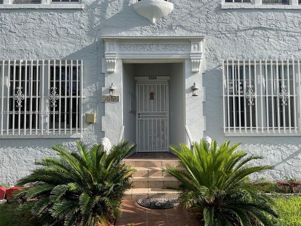 For Rent: $1,800 (2 beds, 1 baths, 1000 Square Feet)