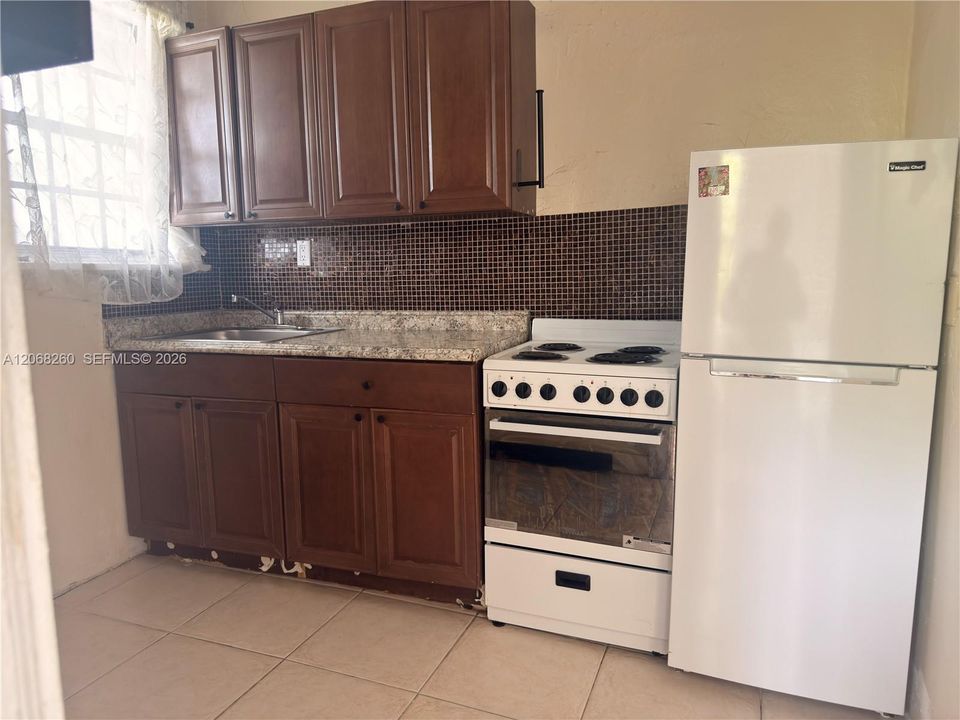 For Rent: $1,800 (2 beds, 1 baths, 1000 Square Feet)