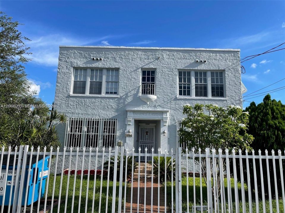For Rent: $1,800 (2 beds, 1 baths, 1000 Square Feet)