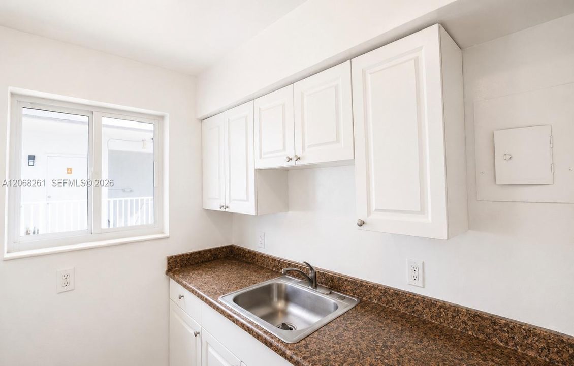 Active With Contract: $1,550 (1 beds, 1 baths, 853 Square Feet)