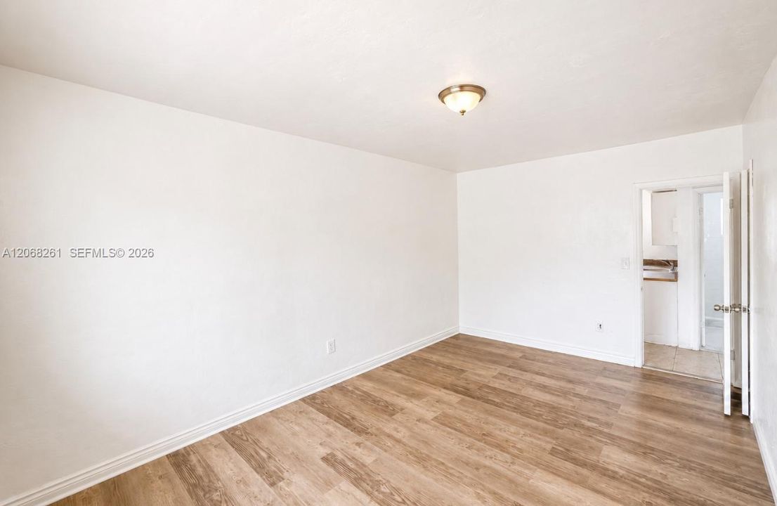 Active With Contract: $1,550 (1 beds, 1 baths, 853 Square Feet)