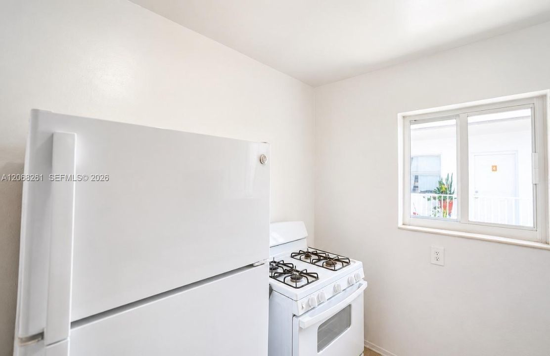 Active With Contract: $1,550 (1 beds, 1 baths, 853 Square Feet)