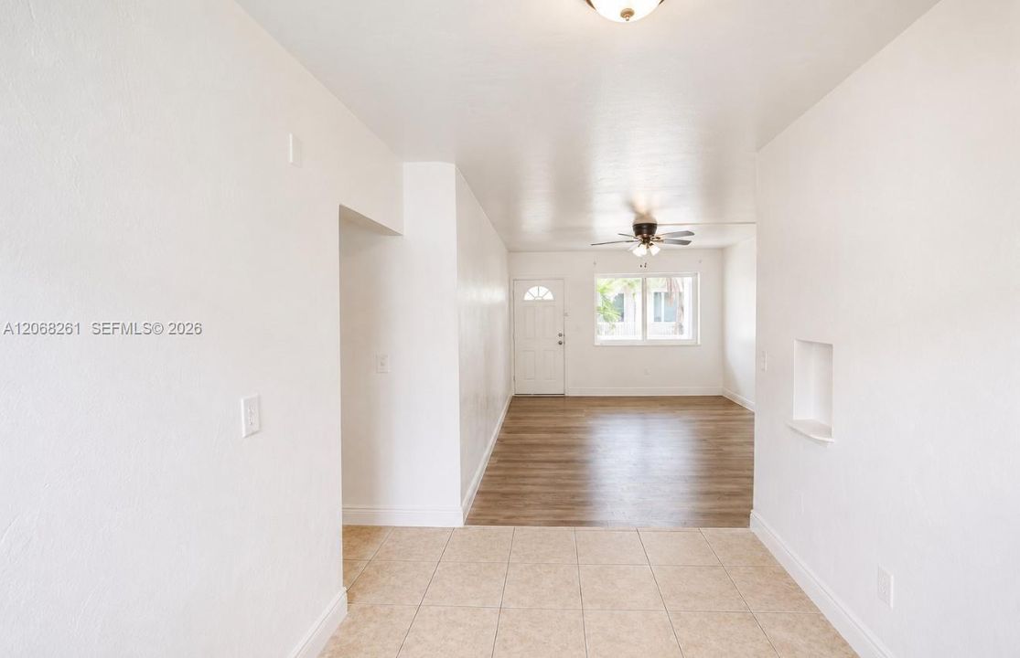 Active With Contract: $1,550 (1 beds, 1 baths, 853 Square Feet)