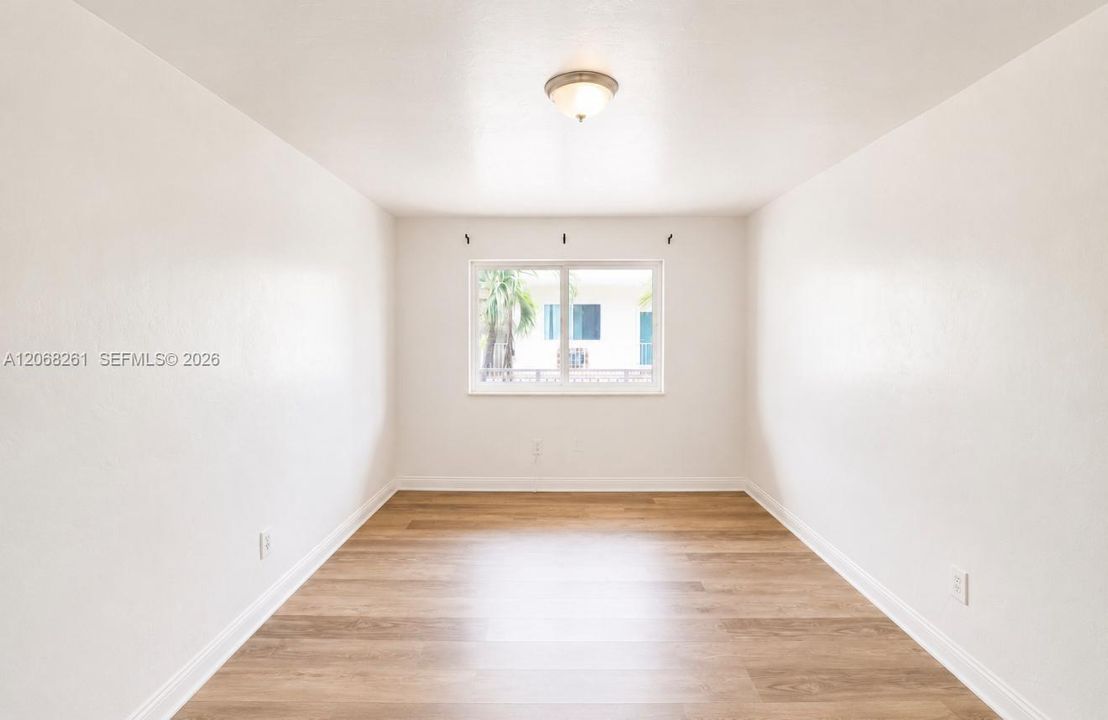 Active With Contract: $1,550 (1 beds, 1 baths, 853 Square Feet)