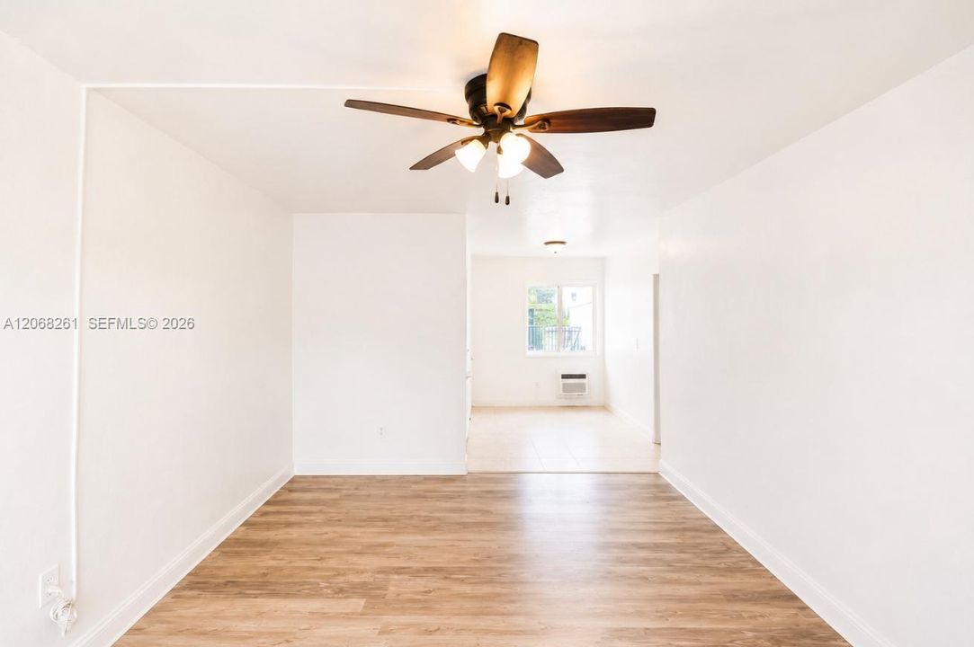 Active With Contract: $1,550 (1 beds, 1 baths, 853 Square Feet)