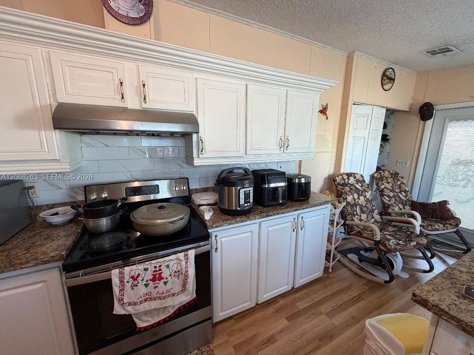 En Venta: $320,000 (3 camas, 2 baños, 1690 Pies cuadrados)