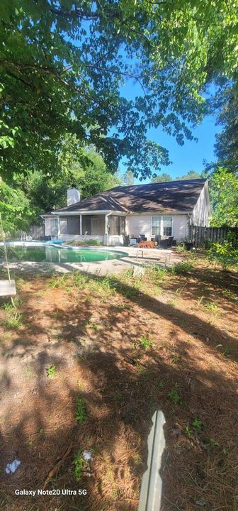 BACK RIGHT YARD 1