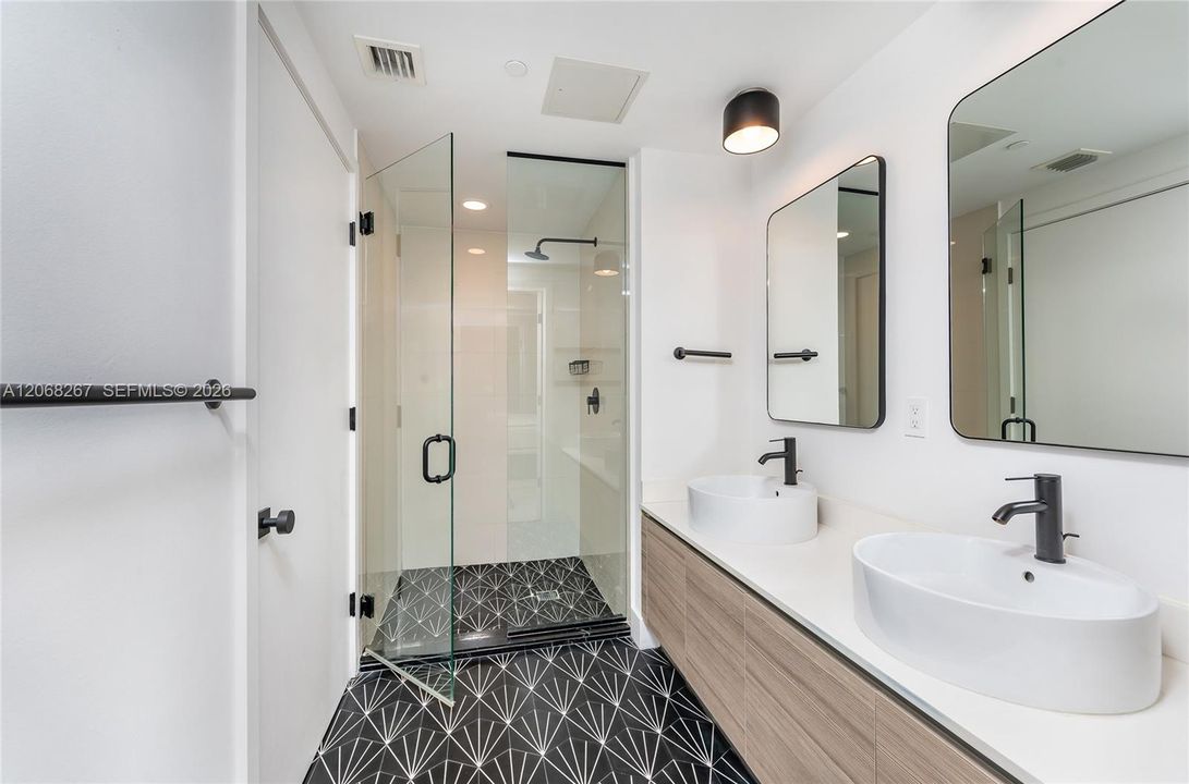For Rent: $10,500 (3 beds, 3 baths, 1435 Square Feet)