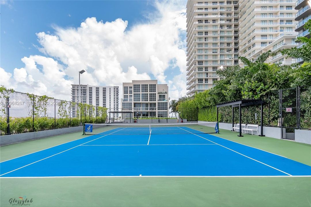For Rent: $10,500 (3 beds, 3 baths, 1435 Square Feet)