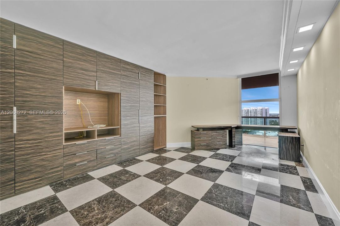 For Sale: $2,700,000 (4 beds, 4 baths, 4080 Square Feet)