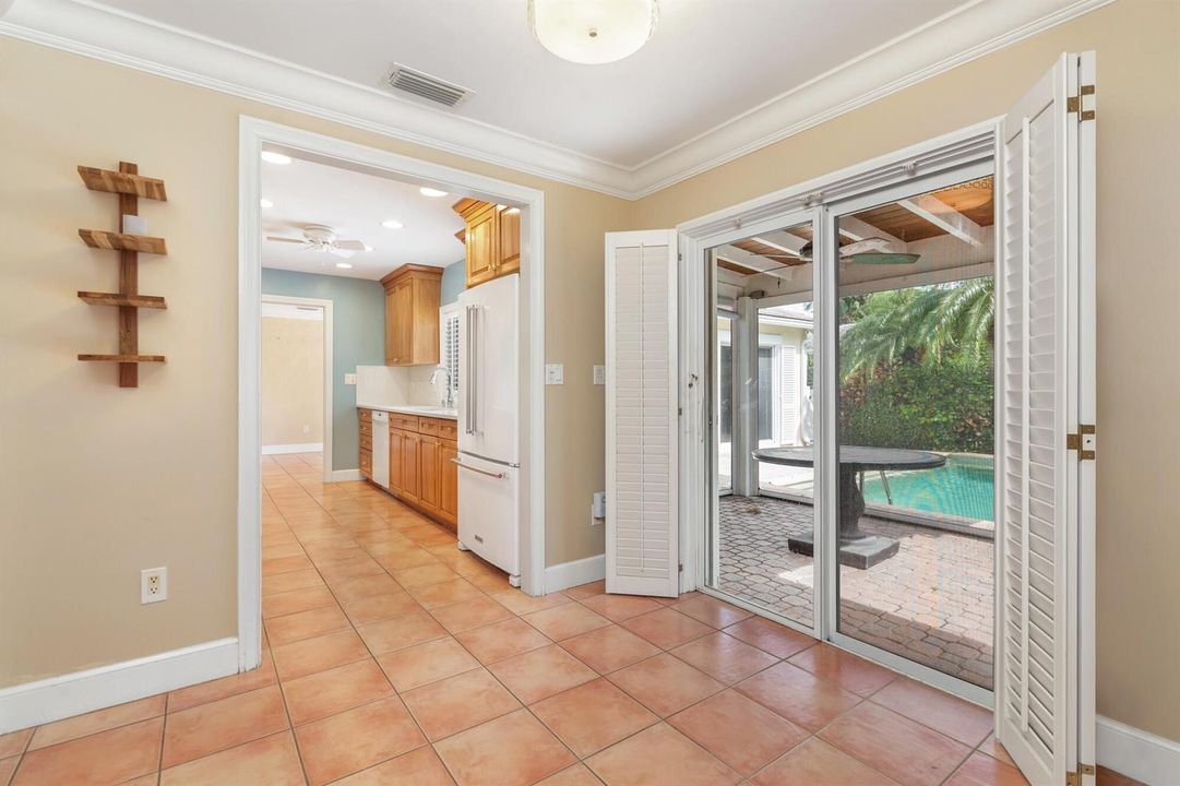 Dining/Kitchen Area