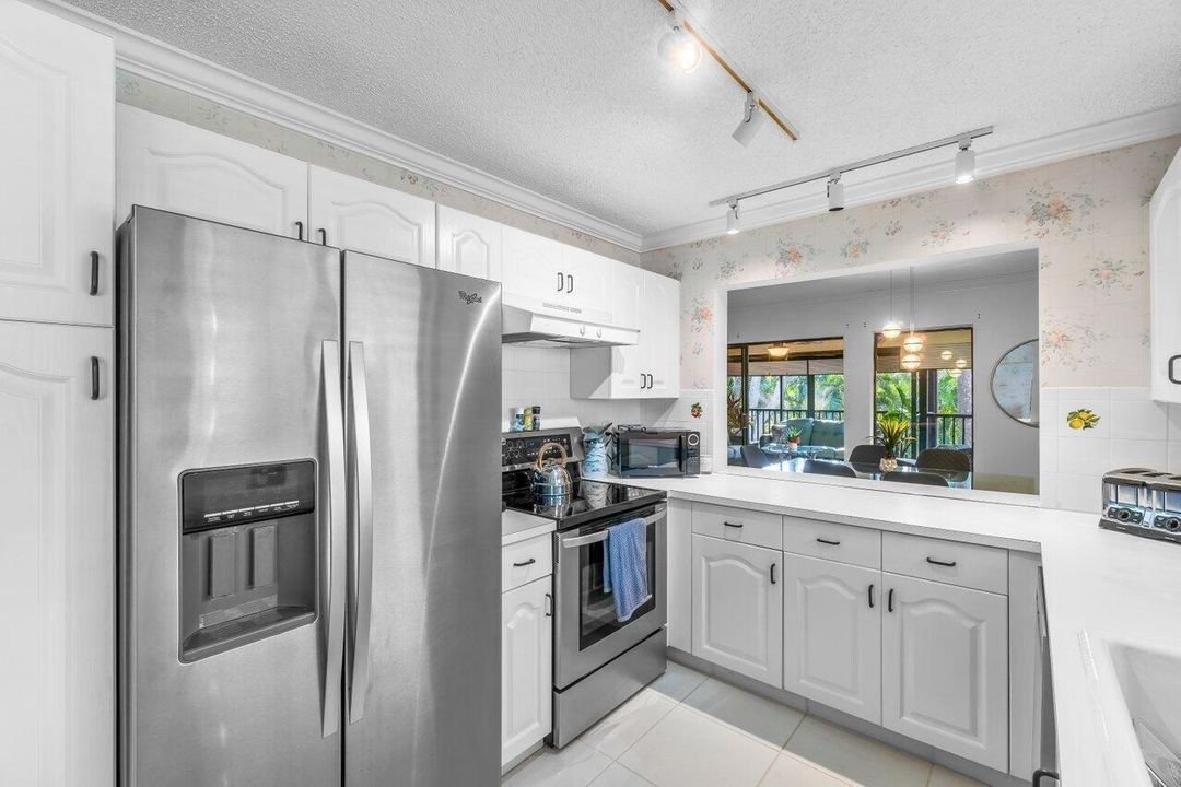 50 Pelican Pointe 205