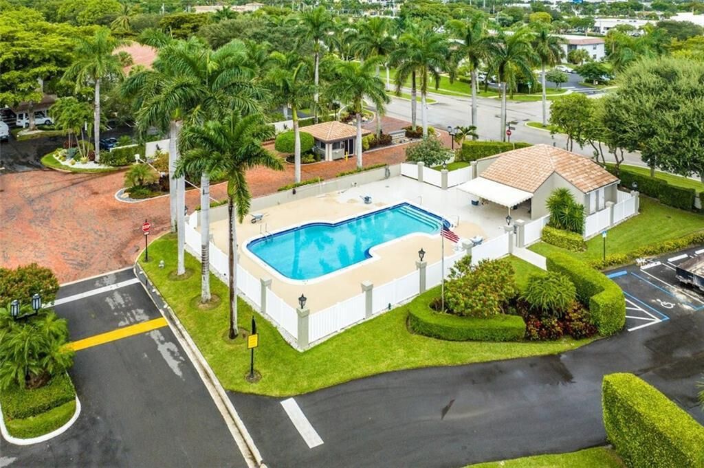 50 Pelican Pointe 205