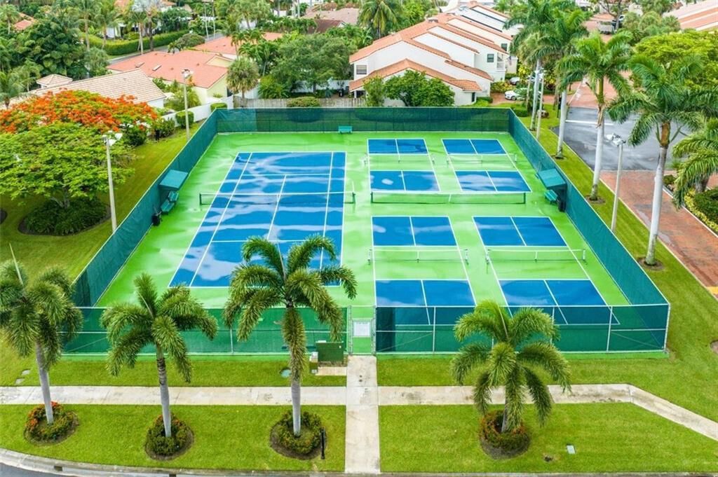50 Pelican Pointe 205