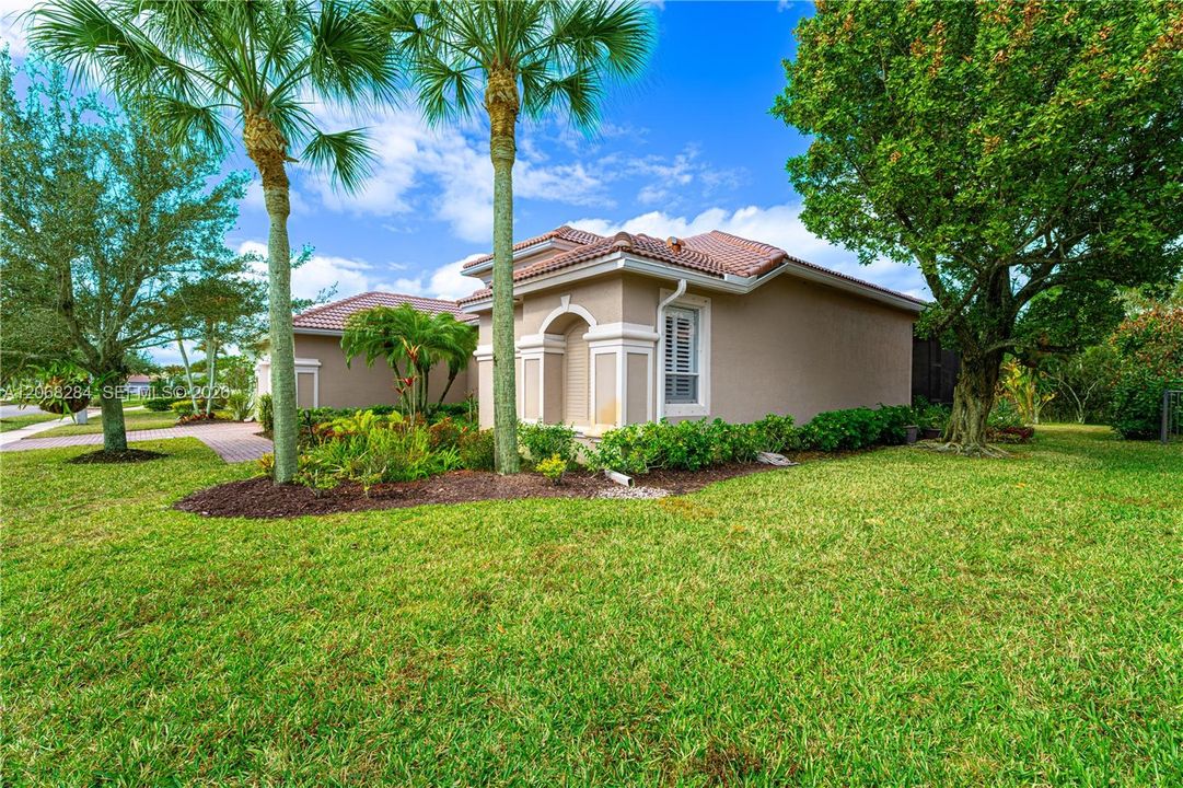 For Sale: $749,000 (4 beds, 3 baths, 2298 Square Feet)