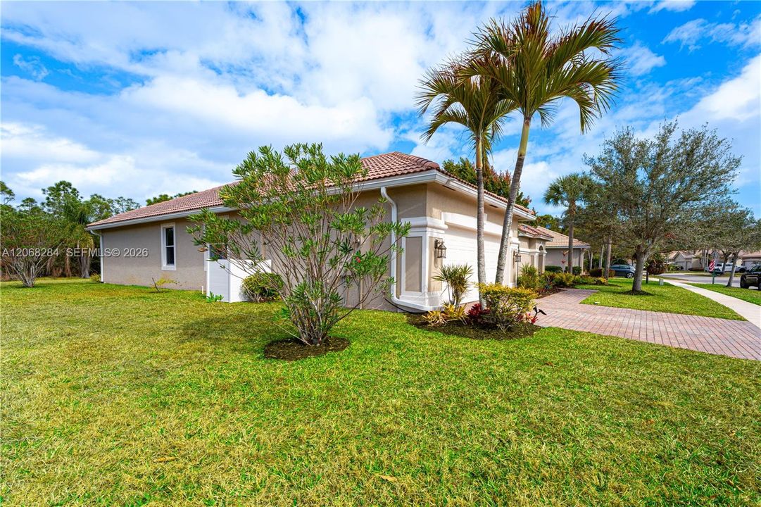 For Sale: $749,000 (4 beds, 3 baths, 2298 Square Feet)