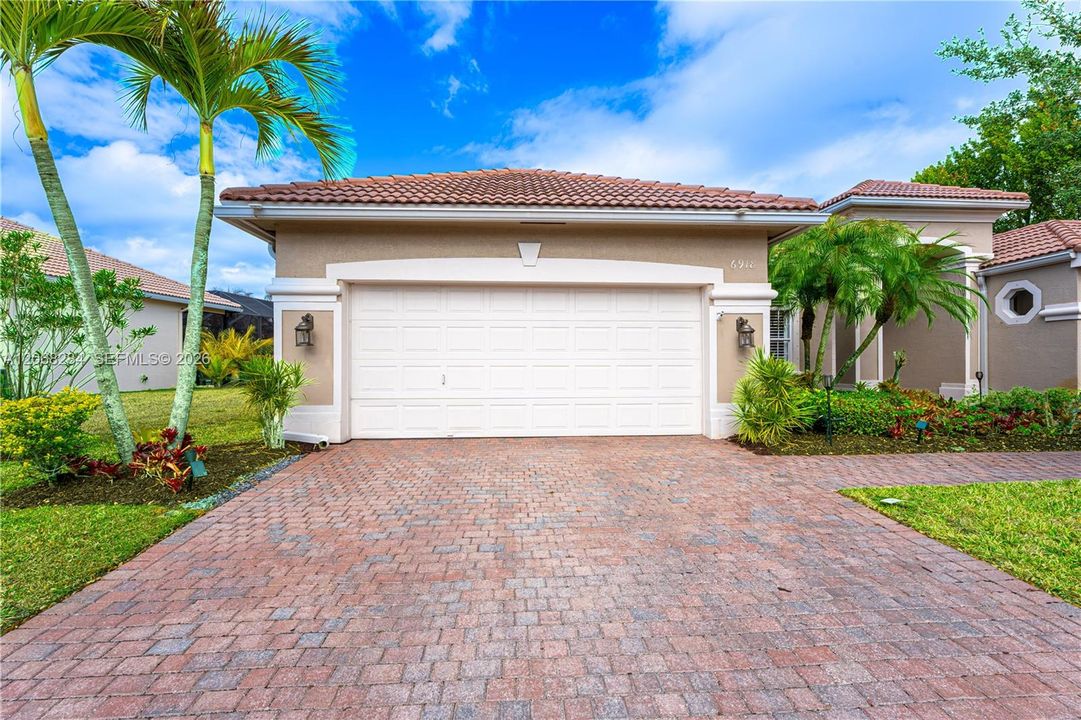 For Sale: $749,000 (4 beds, 3 baths, 2298 Square Feet)