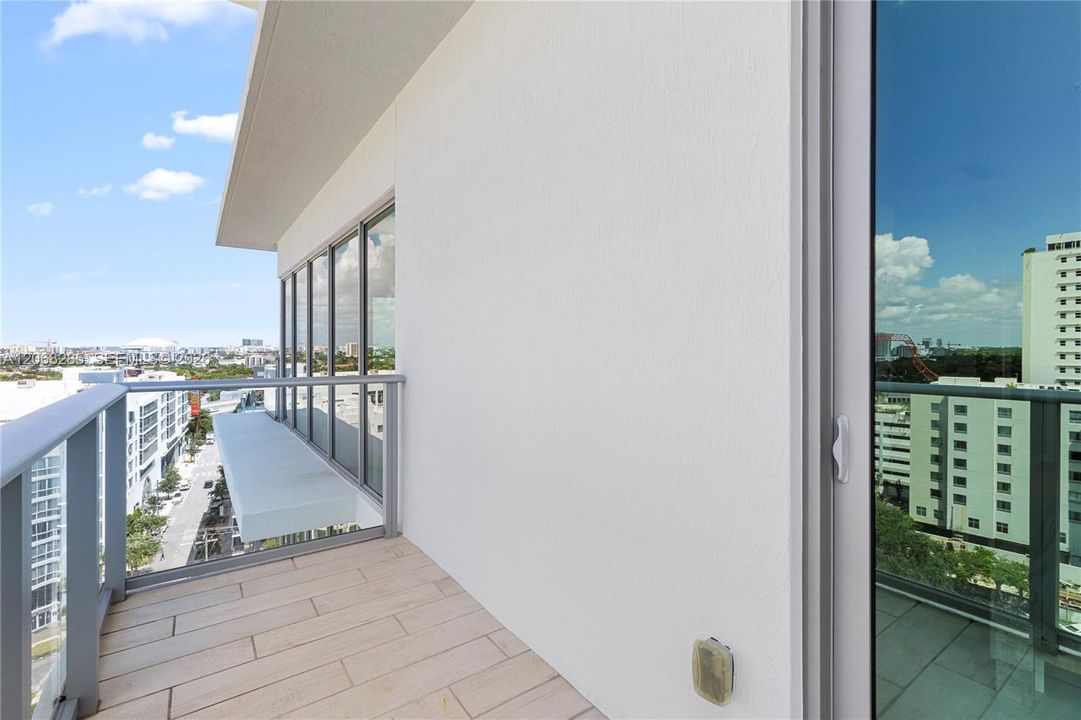 For Sale: $789,000 (2 beds, 2 baths, 1236 Square Feet)