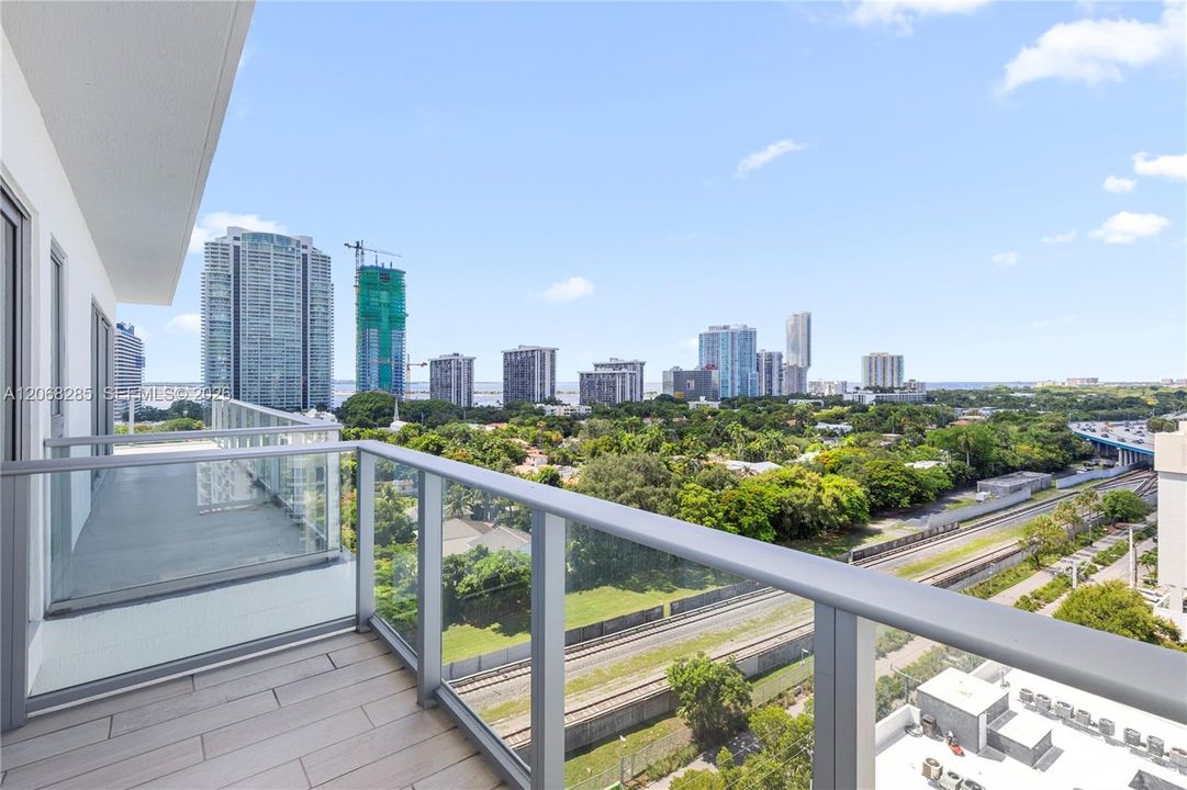 For Sale: $789,000 (2 beds, 2 baths, 1236 Square Feet)