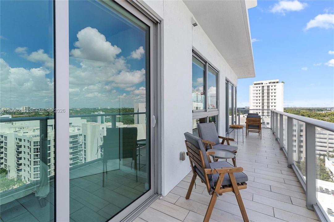 For Sale: $789,000 (2 beds, 2 baths, 1236 Square Feet)