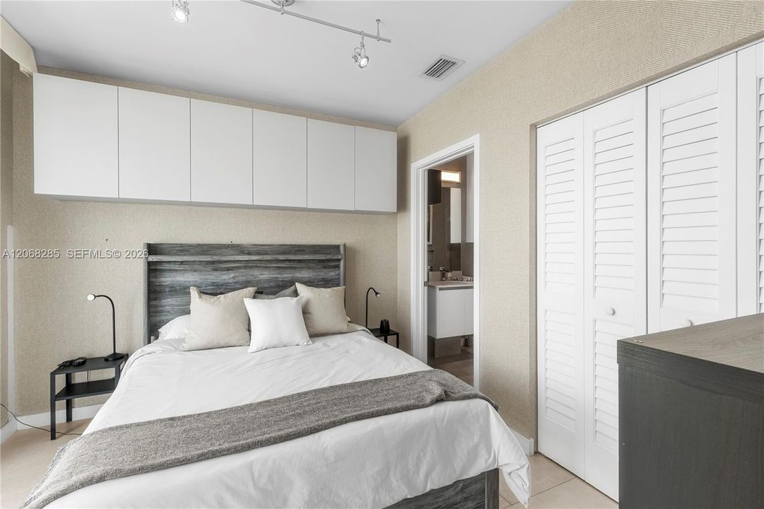 For Sale: $789,000 (2 beds, 2 baths, 1236 Square Feet)