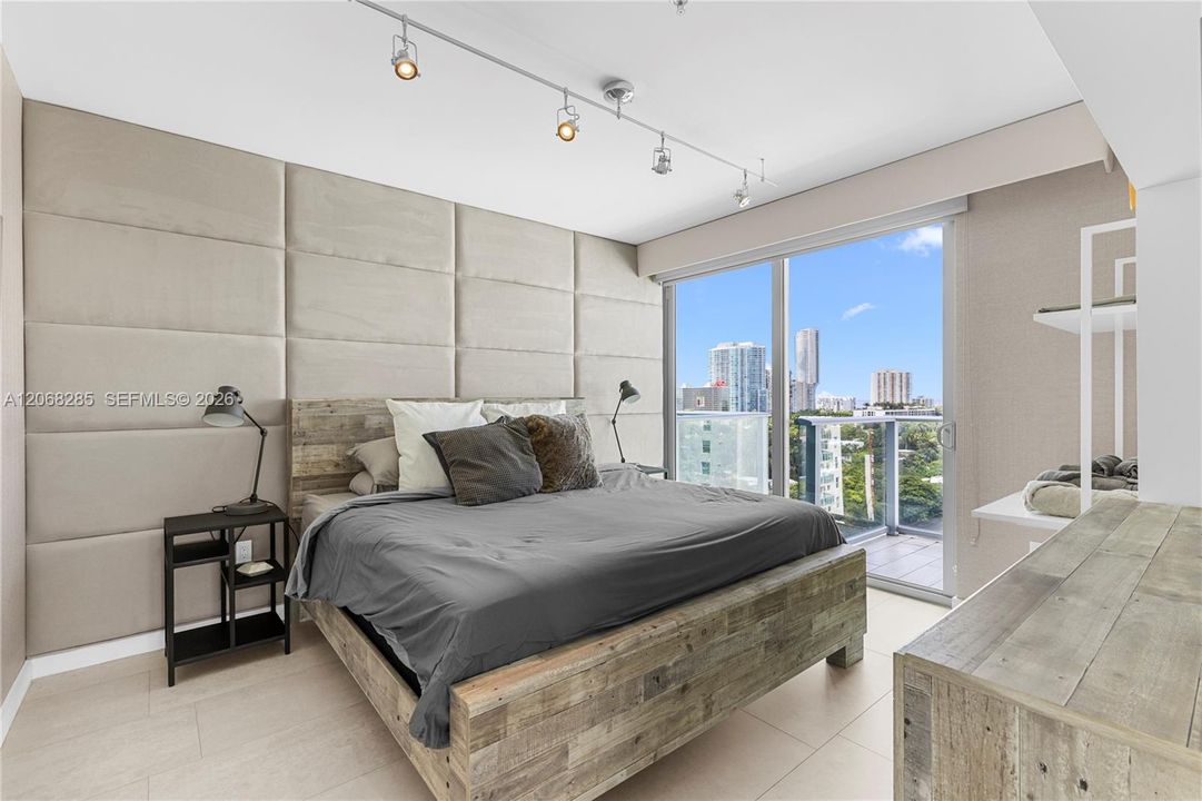 For Sale: $789,000 (2 beds, 2 baths, 1236 Square Feet)