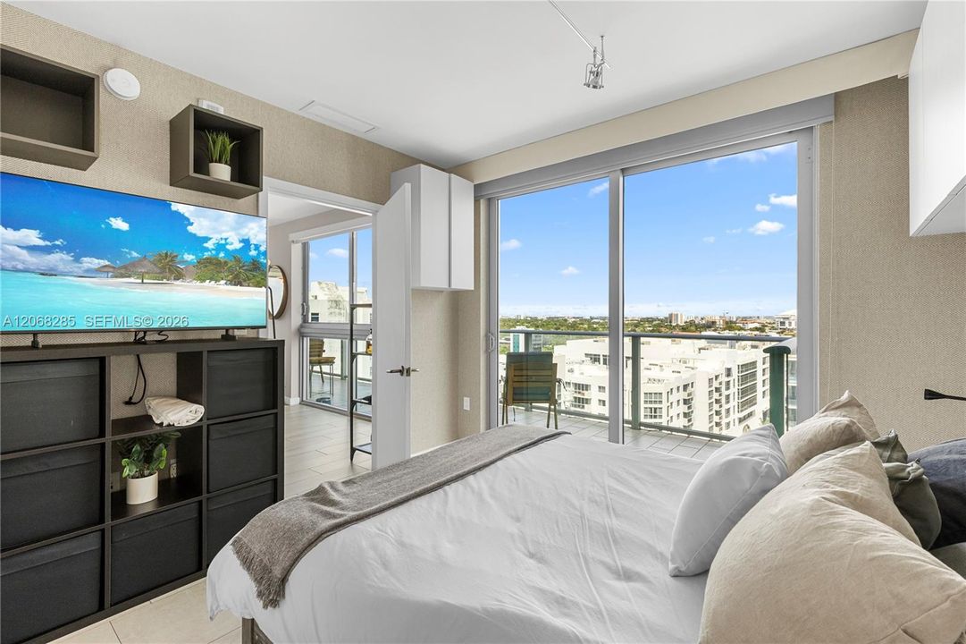 For Sale: $789,000 (2 beds, 2 baths, 1236 Square Feet)