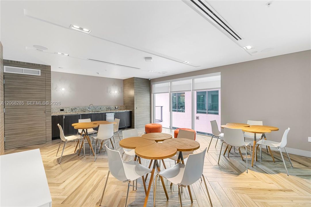 For Sale: $789,000 (2 beds, 2 baths, 1236 Square Feet)