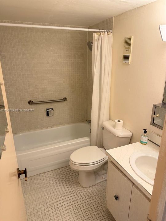 For Sale: $195,900 (1 beds, 1 baths, 839 Square Feet)