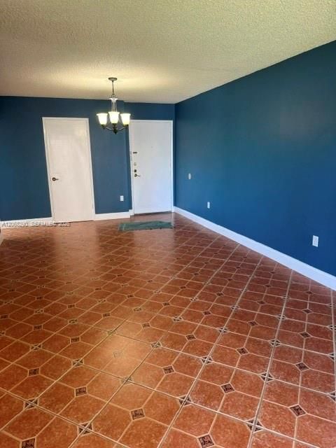 For Sale: $195,900 (1 beds, 1 baths, 839 Square Feet)