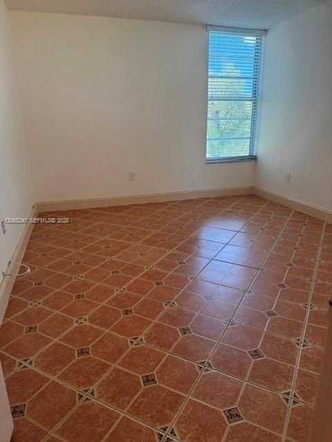 For Sale: $195,900 (1 beds, 1 baths, 839 Square Feet)