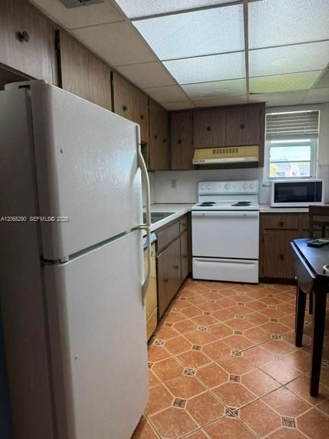 For Sale: $195,900 (1 beds, 1 baths, 839 Square Feet)