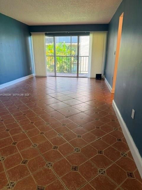 For Sale: $195,900 (1 beds, 1 baths, 839 Square Feet)