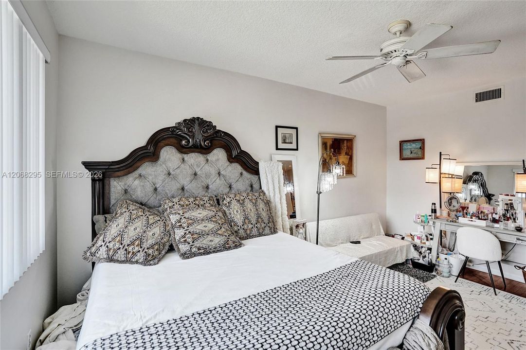 For Sale: $339,500 (2 beds, 2 baths, 1414 Square Feet)