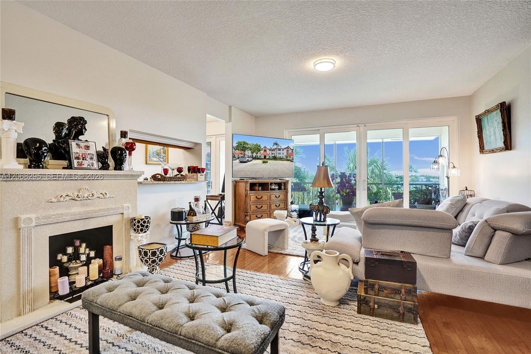 For Sale: $339,500 (2 beds, 2 baths, 1414 Square Feet)