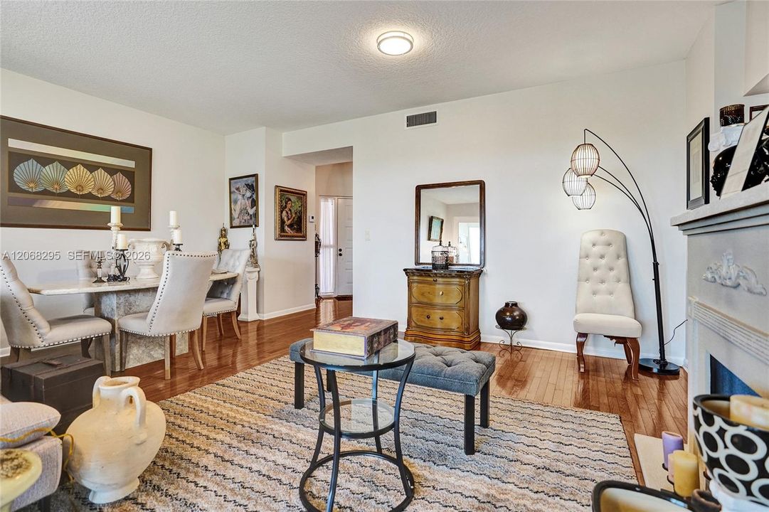 For Sale: $339,500 (2 beds, 2 baths, 1414 Square Feet)