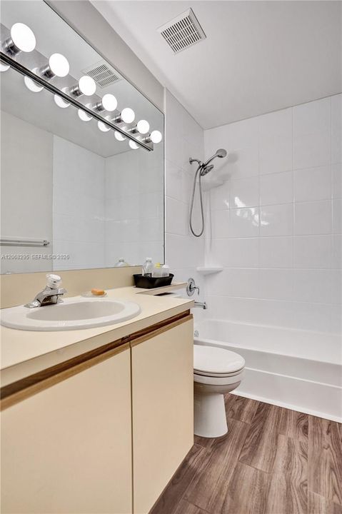 For Sale: $339,500 (2 beds, 2 baths, 1414 Square Feet)