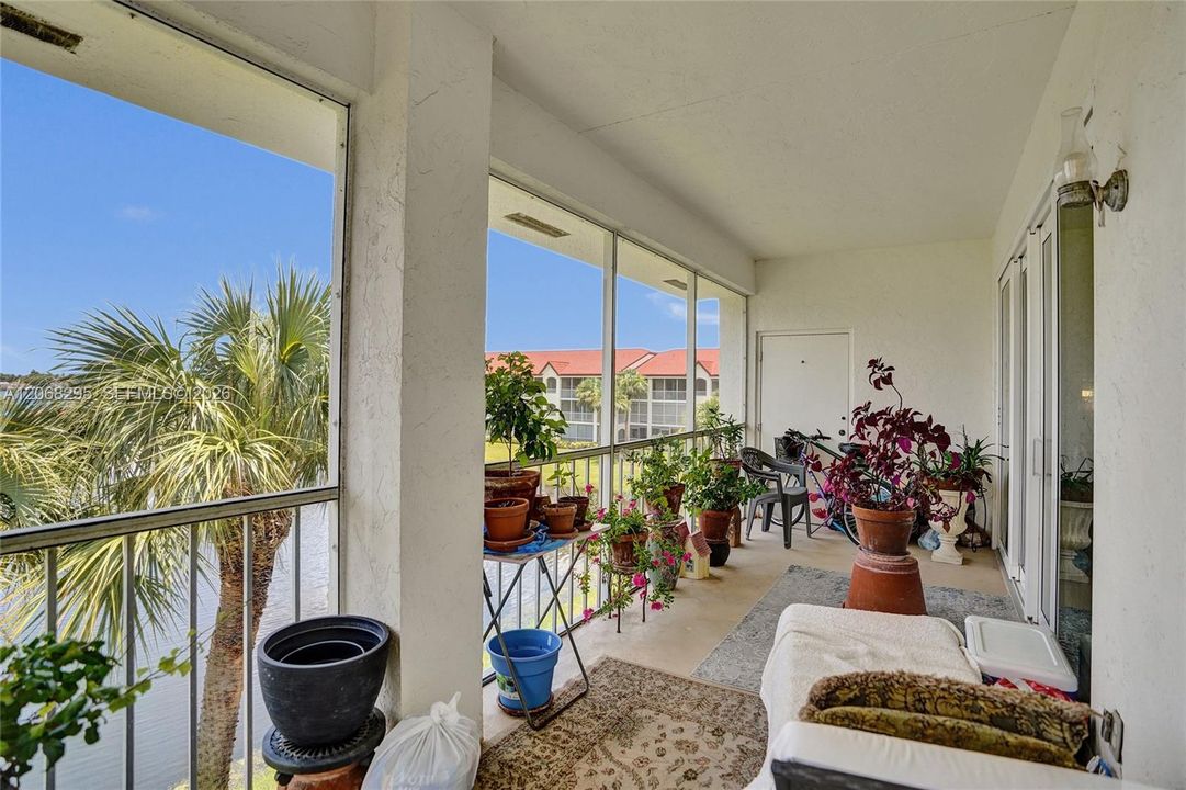 For Sale: $339,500 (2 beds, 2 baths, 1414 Square Feet)