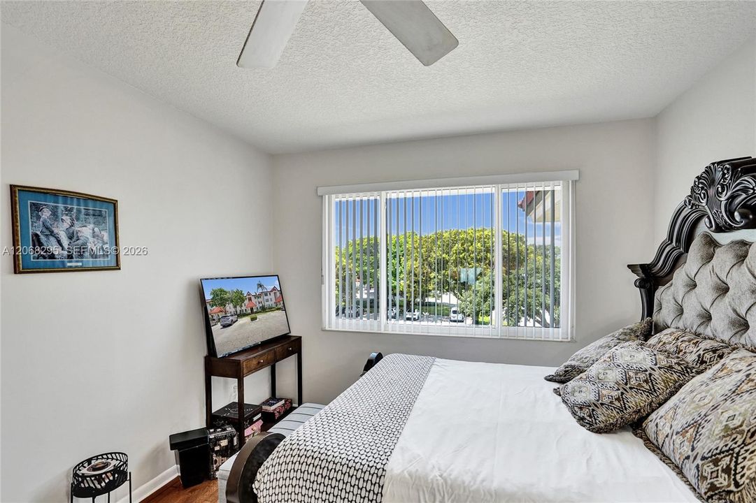 For Sale: $339,500 (2 beds, 2 baths, 1414 Square Feet)