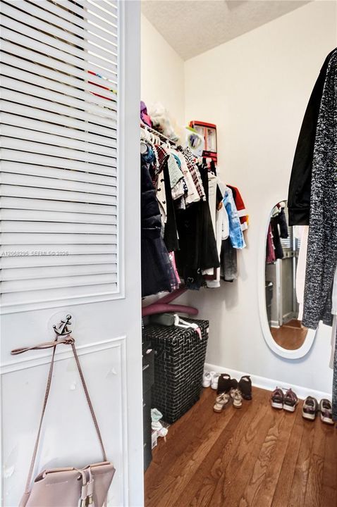 For Sale: $339,500 (2 beds, 2 baths, 1414 Square Feet)