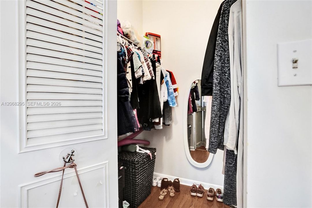 For Sale: $339,500 (2 beds, 2 baths, 1414 Square Feet)
